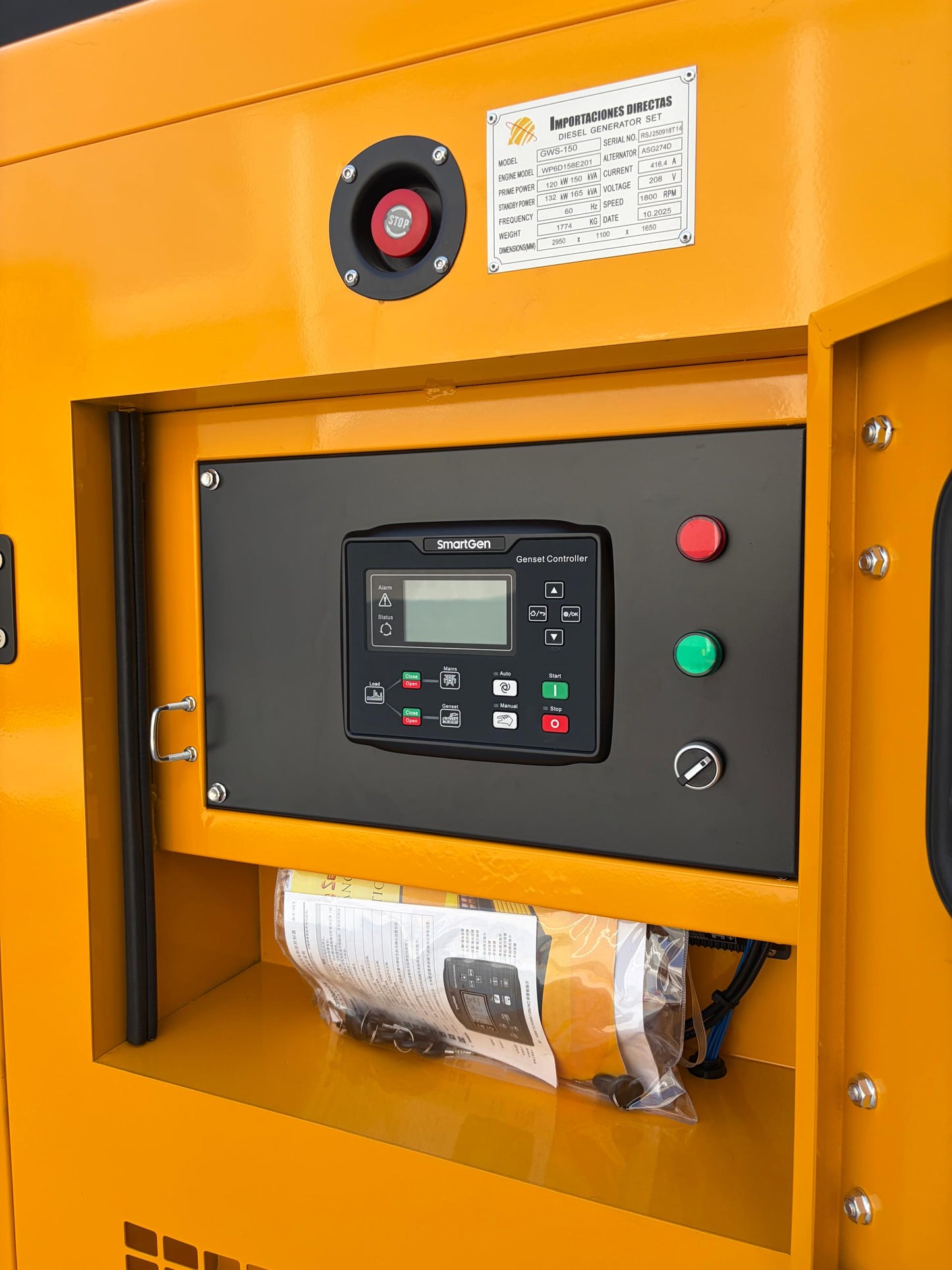 Panel de control digital avanzado para monitoreo de parámetros en planta 150 kVA.