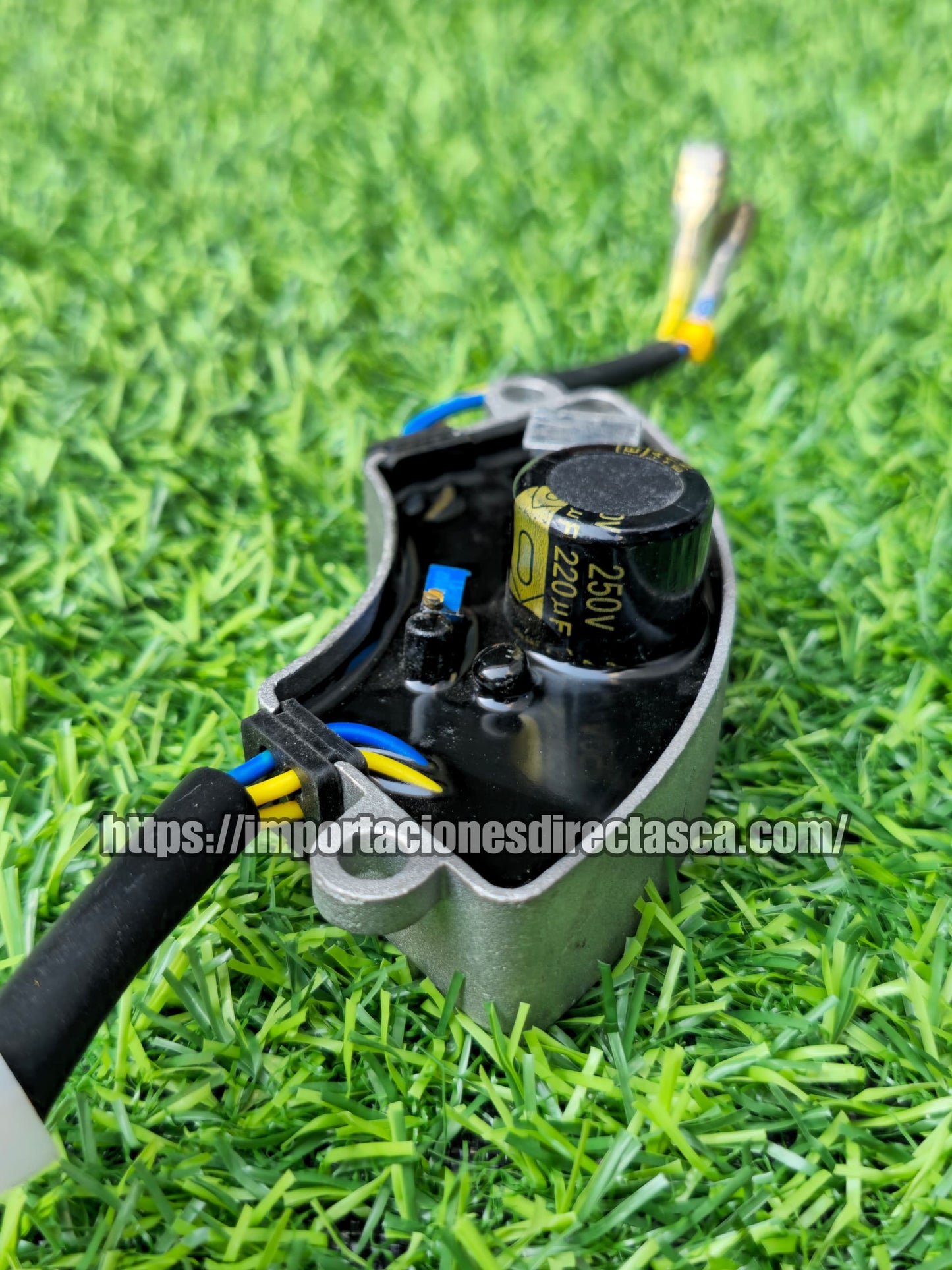 AVR 250V 220uF